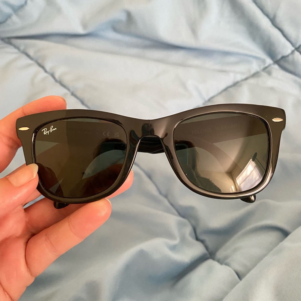 Folding Black Ray-Ban Wayfarer Sunglasses